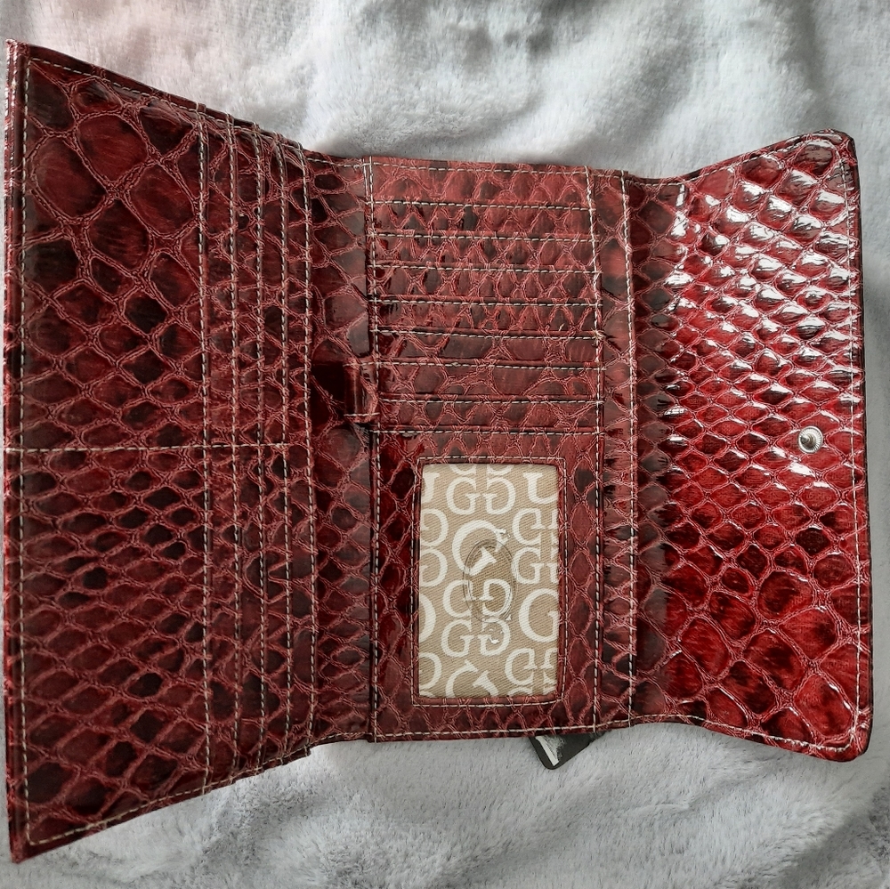 Guess Wallet - Picture 3 of 3